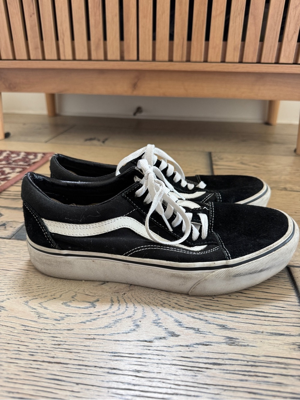 Vans Old School Black and White Women's Low-Top Skate Sneakers